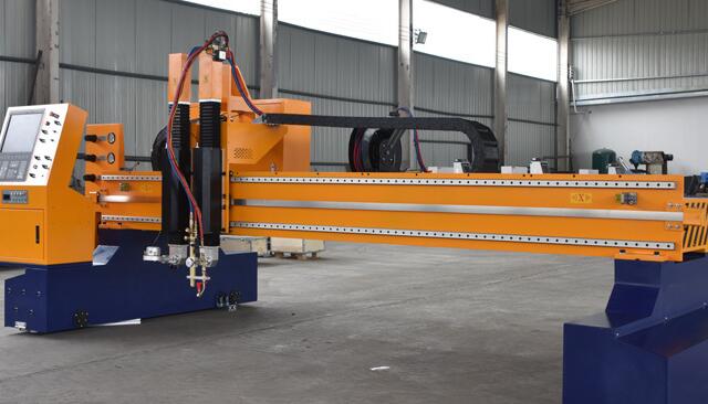 圖：信爾公司大型龍門數(shù)控等離子切割機(jī)