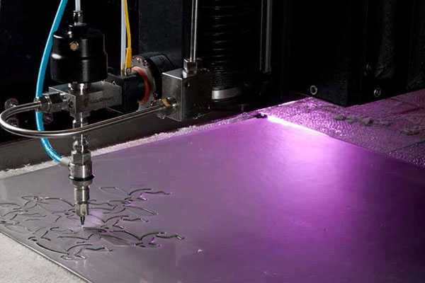 河北光纖激光切割機(jī)廠家提醒您注意5個(gè)安全操作注意事項(xiàng)