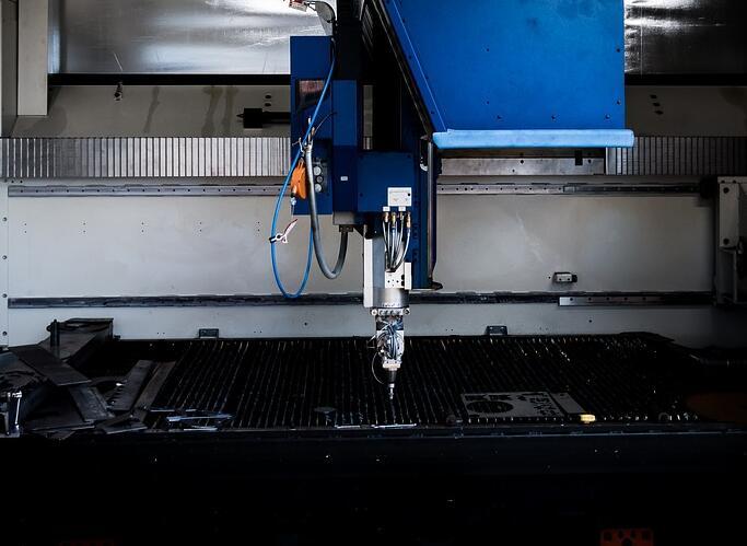 如何區(qū)分二氧化碳激光切割機和光纖激光切割機？