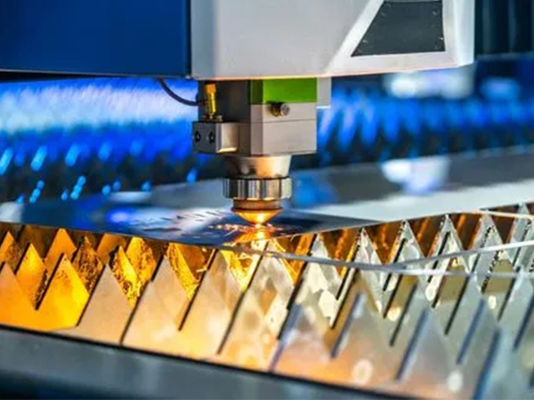 12000w數(shù)控激光切割機(jī)多少錢(qián)?河北信爾公司出廠(chǎng)價(jià)低